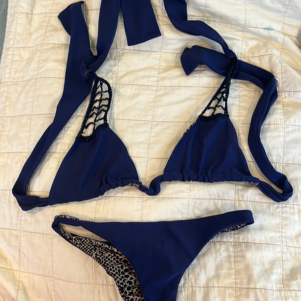 Acacia Size Medium BOTTOMS/ X-Large top (ran small).